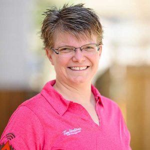 Pearl Hystad souriant à la caméra